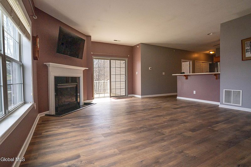 4th image of 602 Worthington Terrace