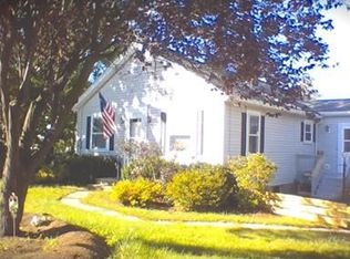 30 W Main St, Brookfield, MA 01506