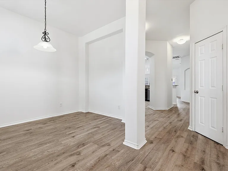 5625 Overland Dr — Photo 6