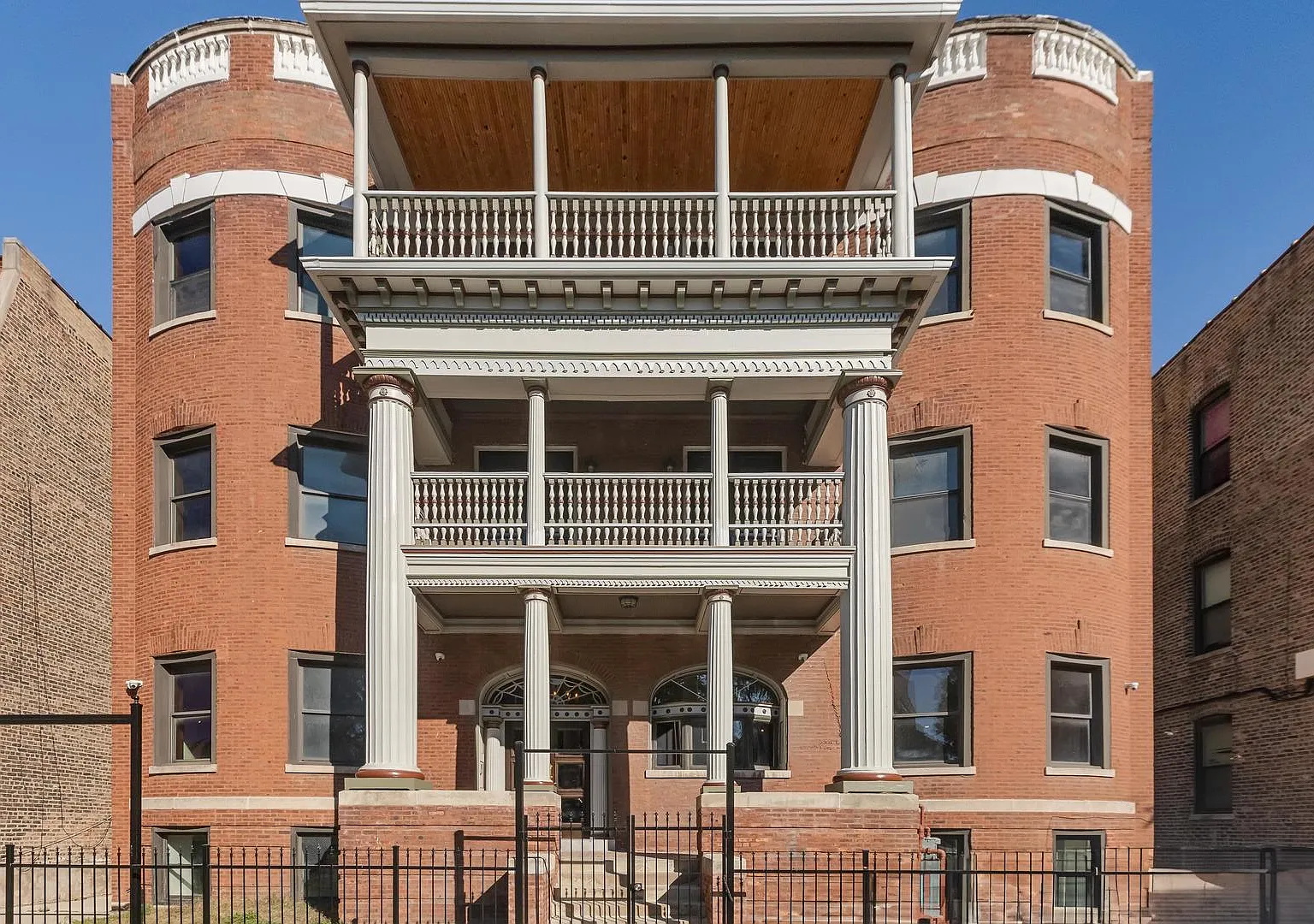 4 bed, 1873 sqft, $4,000 — Photo 1