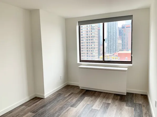 520 West 43rd Street image 6 of 30