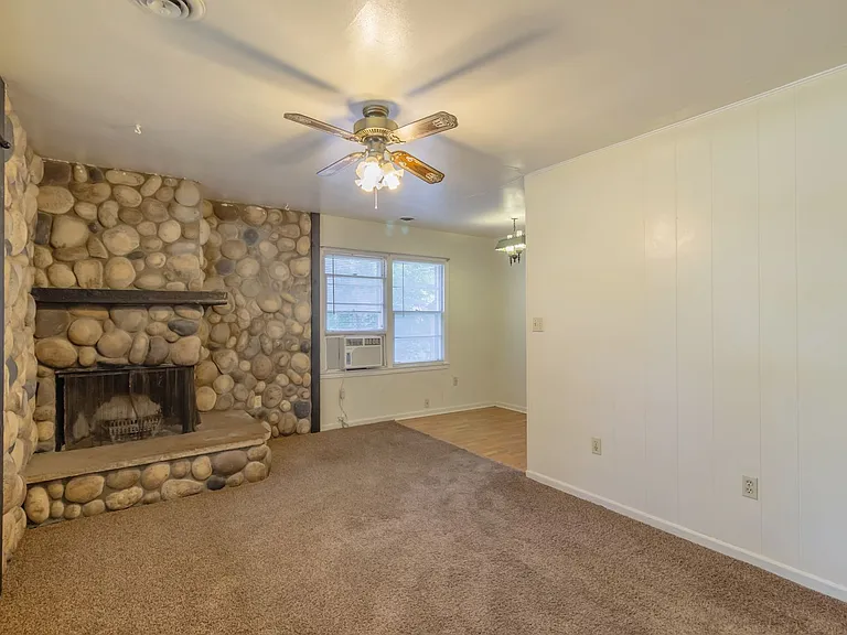 2204 Green Ave — Photo 3