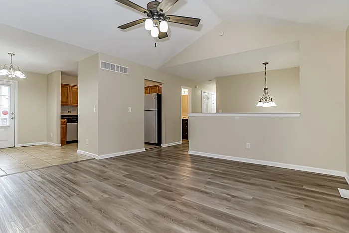 706 Autumn Dr — Photo 4