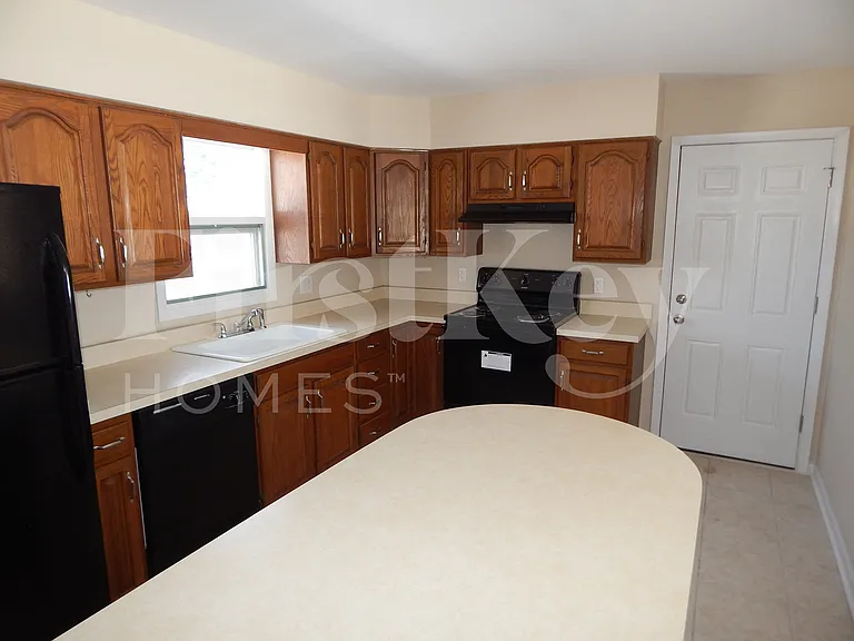 501 Harmony Dr — Photo 16