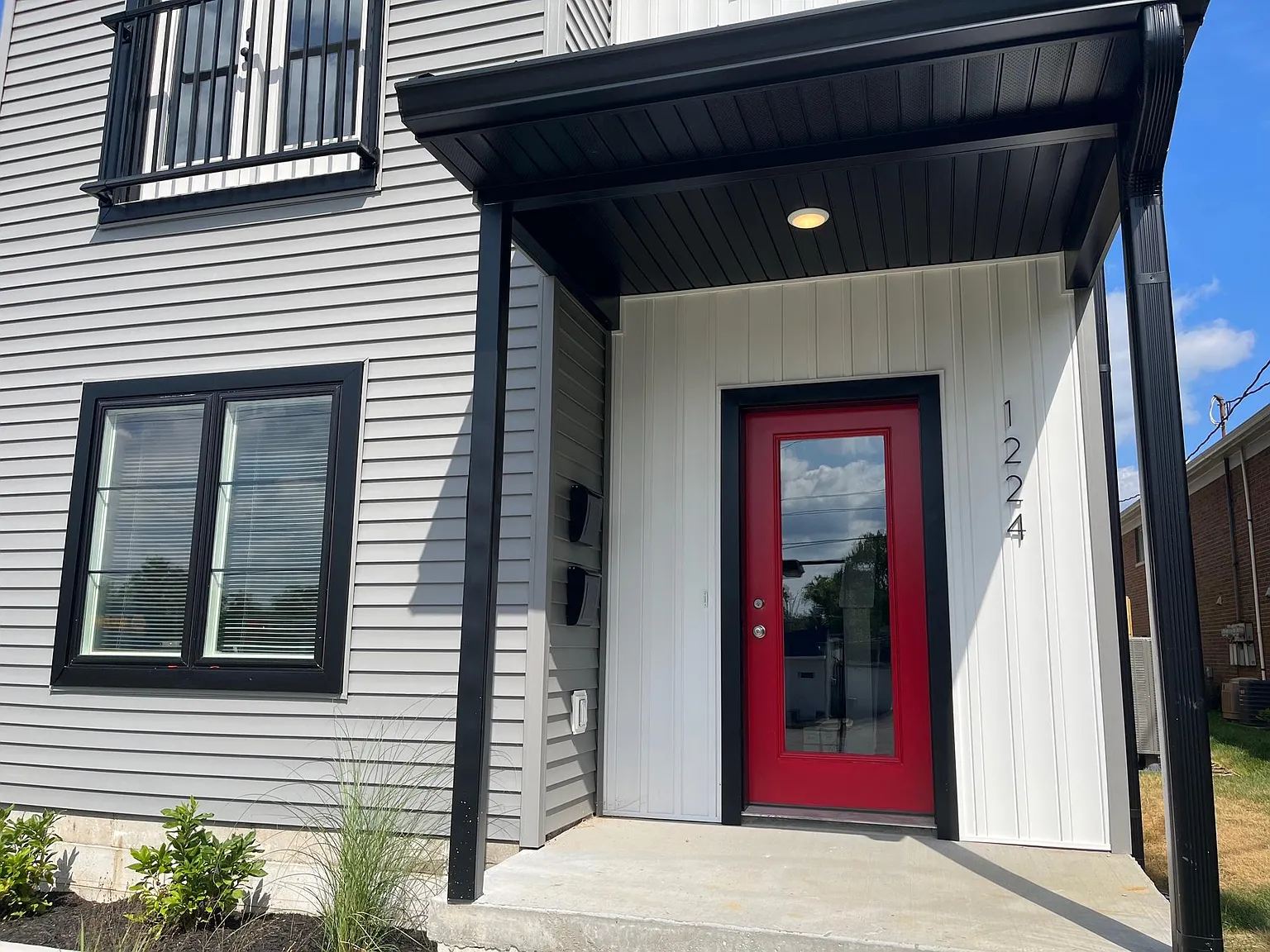 4 bed, 3.5 bath, 2060 sqft, $3,800 — Photo 3