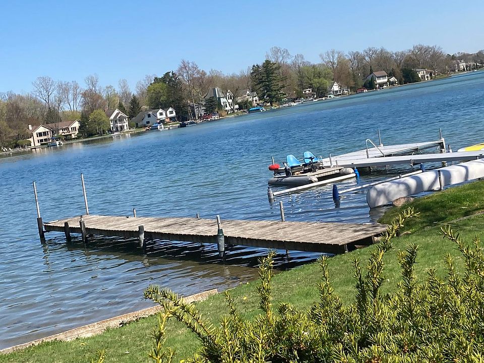 1st image of 2579 Warner Dr
