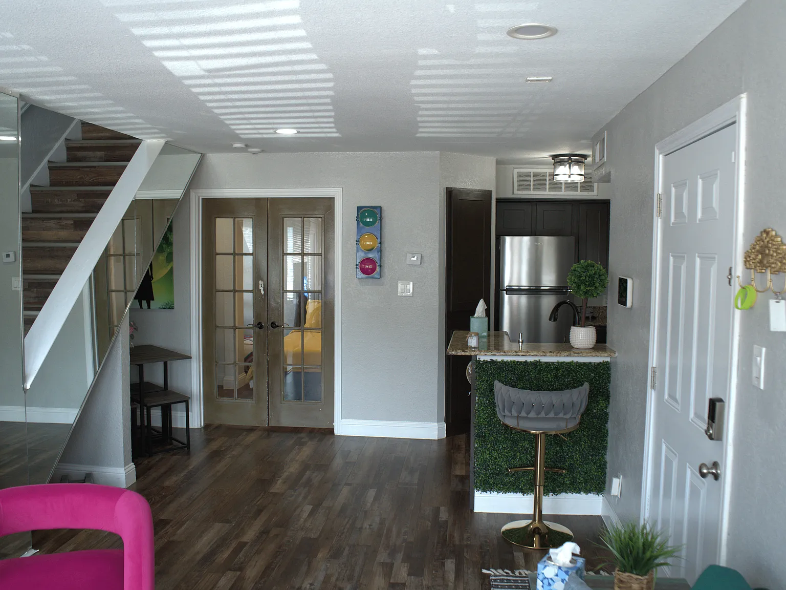 2 bed, 894 sqft, $2,000 — Photo 2