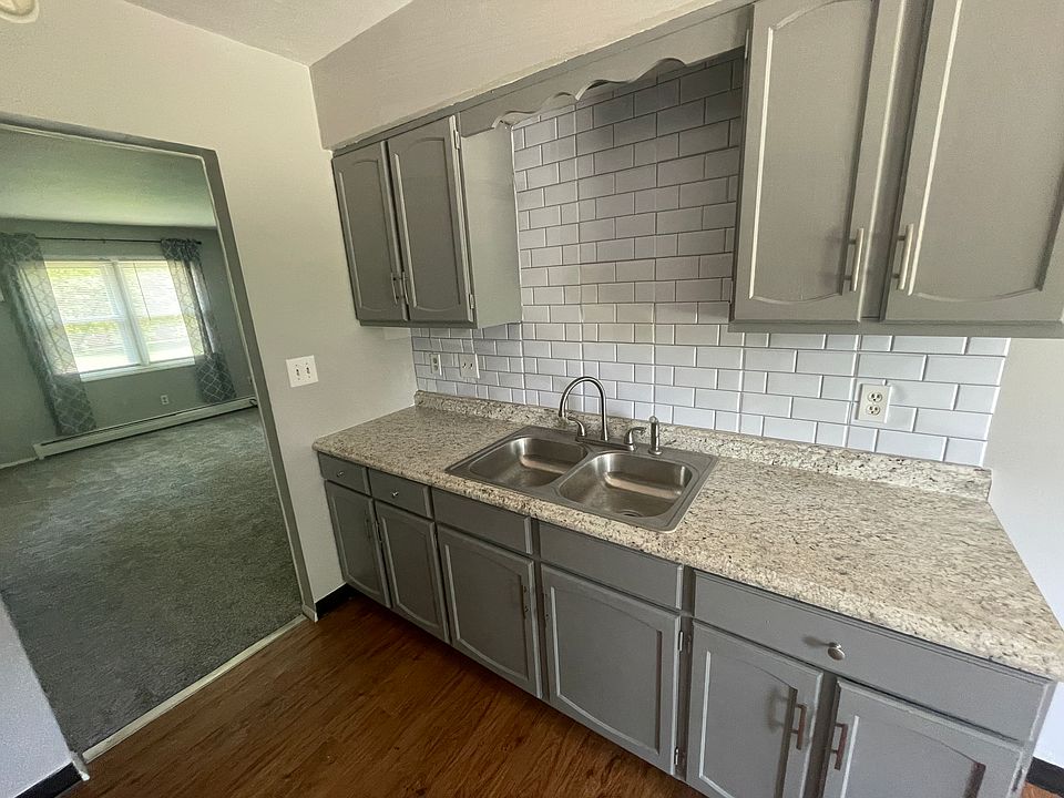Kitchen updated with tile backsplash