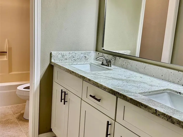 2414 Manila Ln — Photo 14