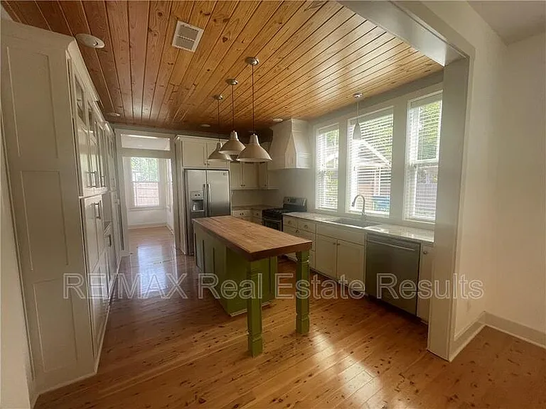 103 SE G Ct — Photo 13