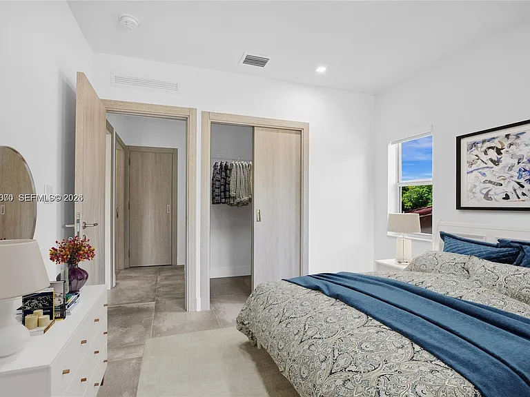 3431 SW 16th Ter #1 — Photo 15