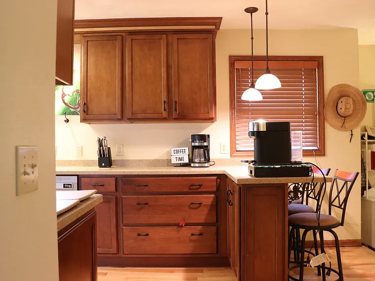 571 Harvest Ln — Photo 4