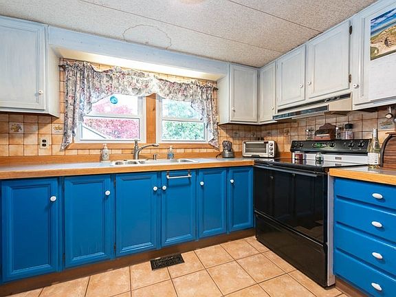 5th image of 38 River Rd #20