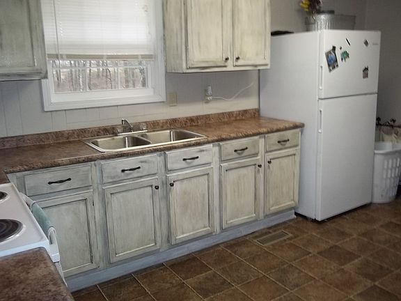 3rd image of 142 Hinson Dr