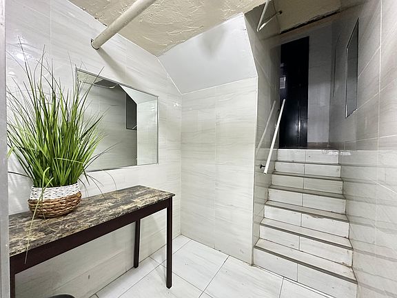 5th image of 126-28 Corbin Ave #201