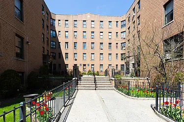 118 Post Avenue in Inwood
