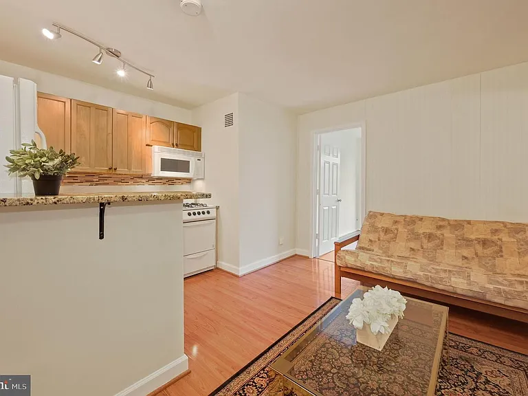 2401 Washington Cir NW #H-803 — Photo 8