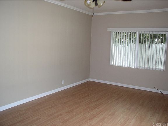 2nd image of 713 S Glenoaks Blvd