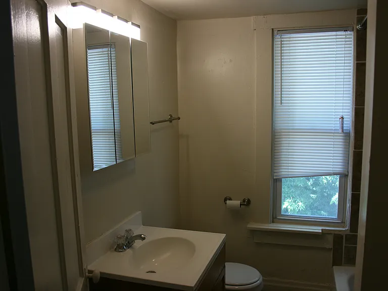 1455 Hunter Ave — Photo 3