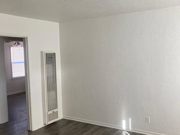 609 W Commonwealth Ave #B — Photo 18