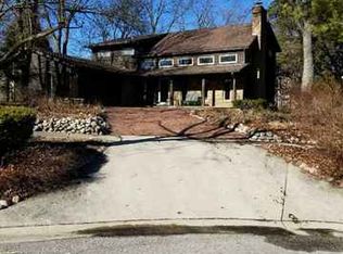 1524 Hillcrest Rd, Downers Grove, IL 60516