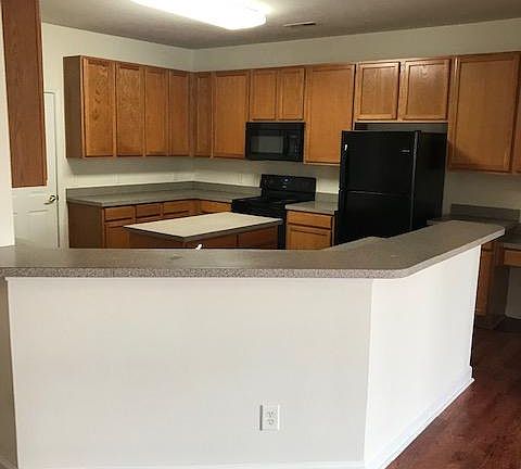 3rd image of 756 Indian Wood Ln