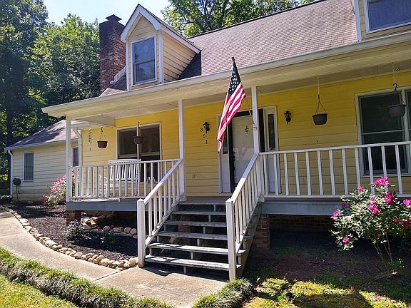 3rd image of 361 Sherwood Cir SE