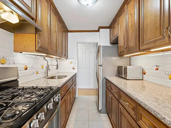 2942 W 5th St APT 8N, Brooklyn, NY 11224