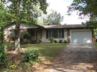 210 Gaylord Cir, Dalton, GA 30721