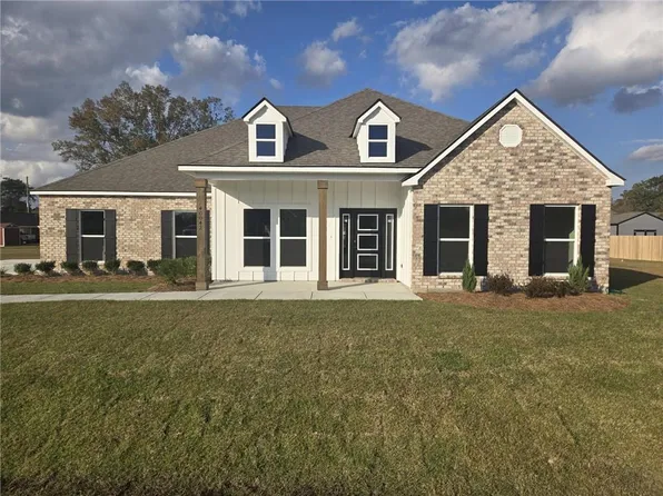 40042 Judith Lora Dr, Gonzales, LA 70737