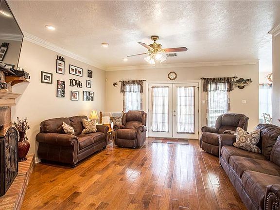 3rd image of 1093 Belle Ave