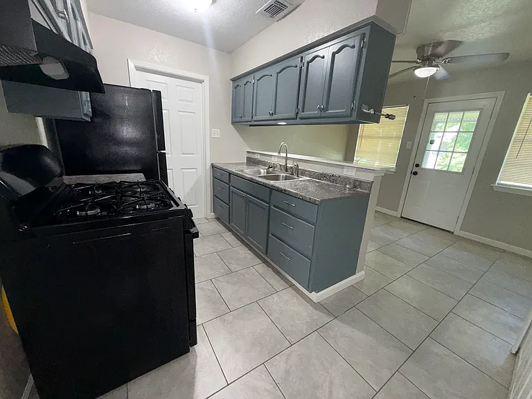 4911 Tennyson Dr — Photo 5