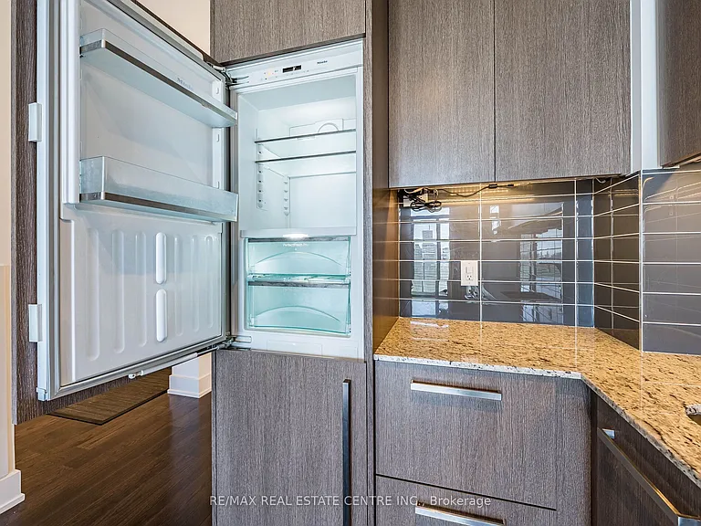 170 Avenue Rd #1203 — Photo 15