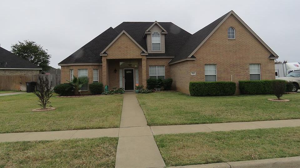 1st image of 713 Hillcrest Dr
