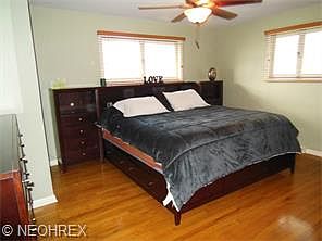 5th image of 940 Shady Ln NE