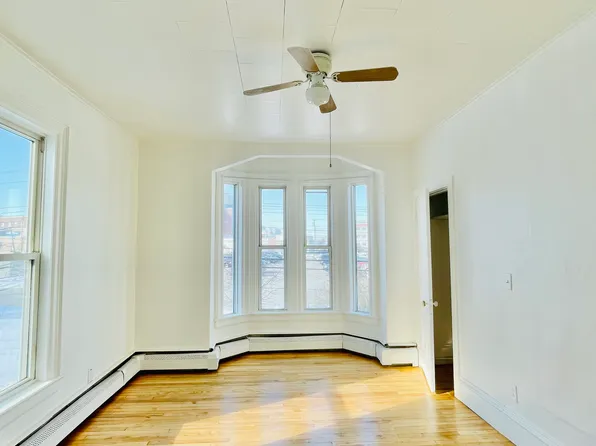 143 Oak St #2, Lewiston, ME 04240