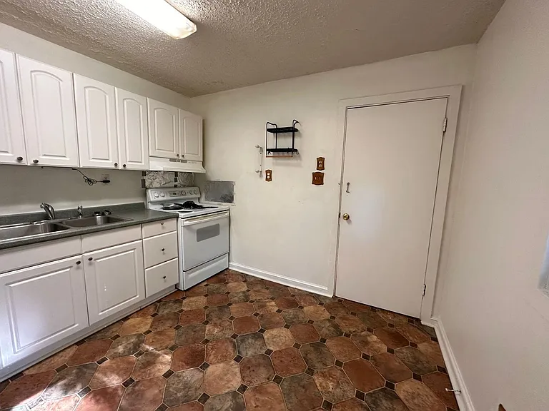 37B Evans Ln — Photo 2