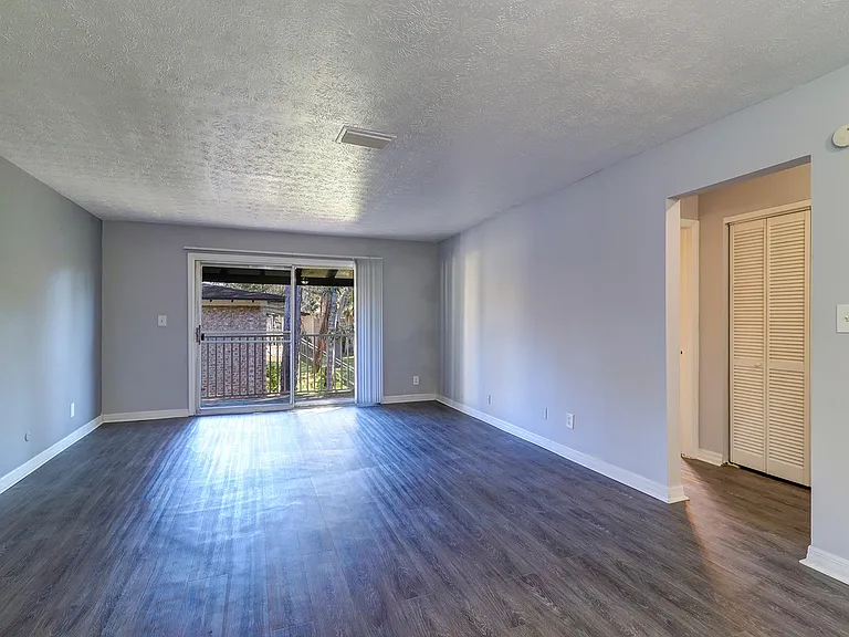 2x2 Living Area