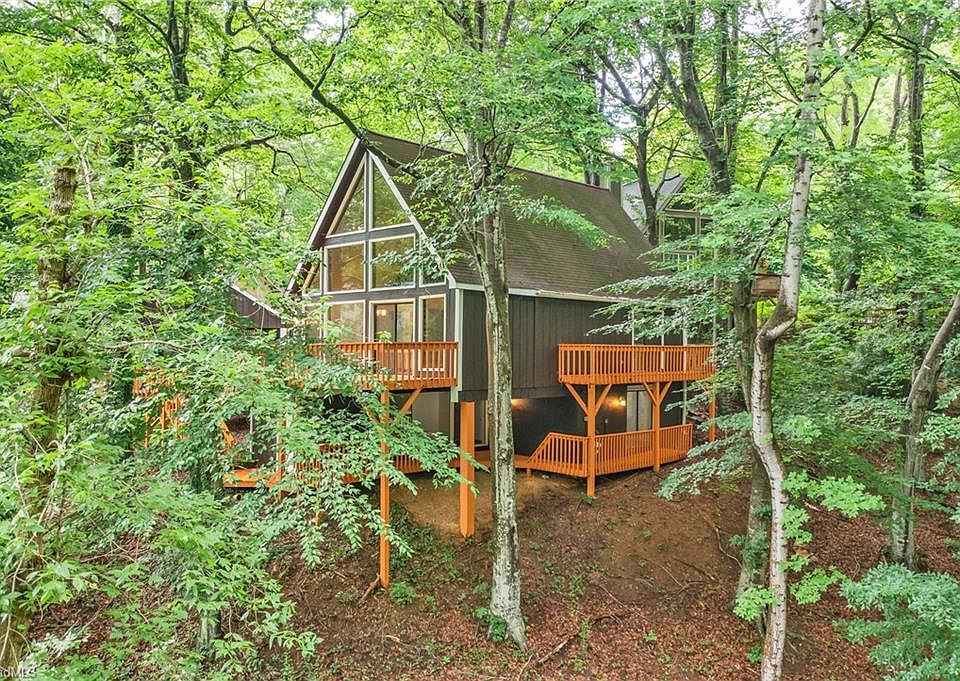 2nd image of 2591 Azalea Pl
