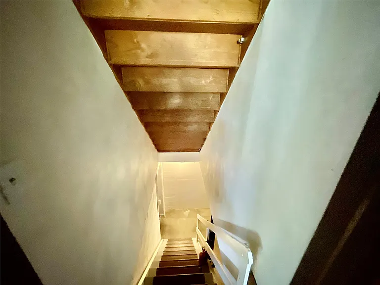 2727 Hall St — Photo 33