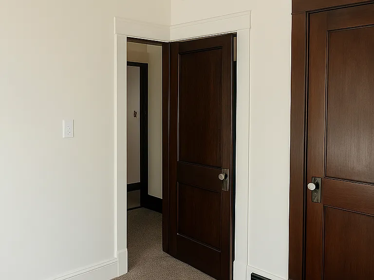 4409 Gifford Ave — Photo 6