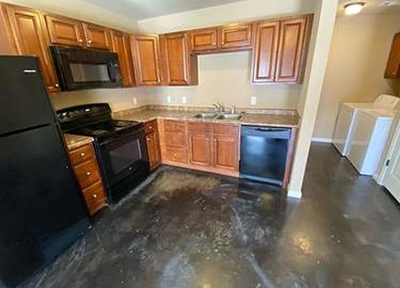 2nd image of 2413 Court St