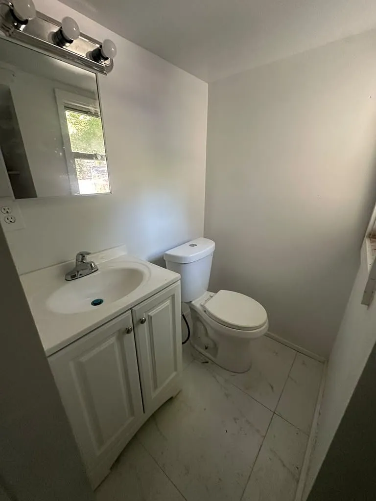 3 bed, 1.0 bath, $3,488 — Photo 3