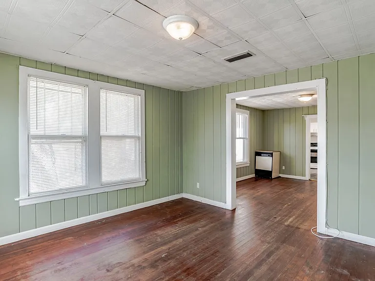 310 Stanley Ave — Photo 10