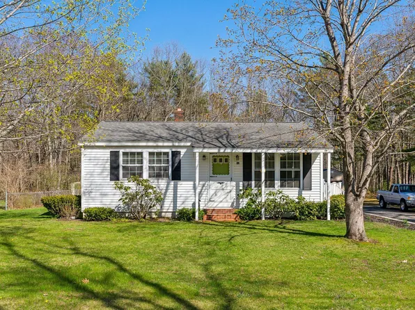32 Maple Avenue, Kennebunk, ME 04043