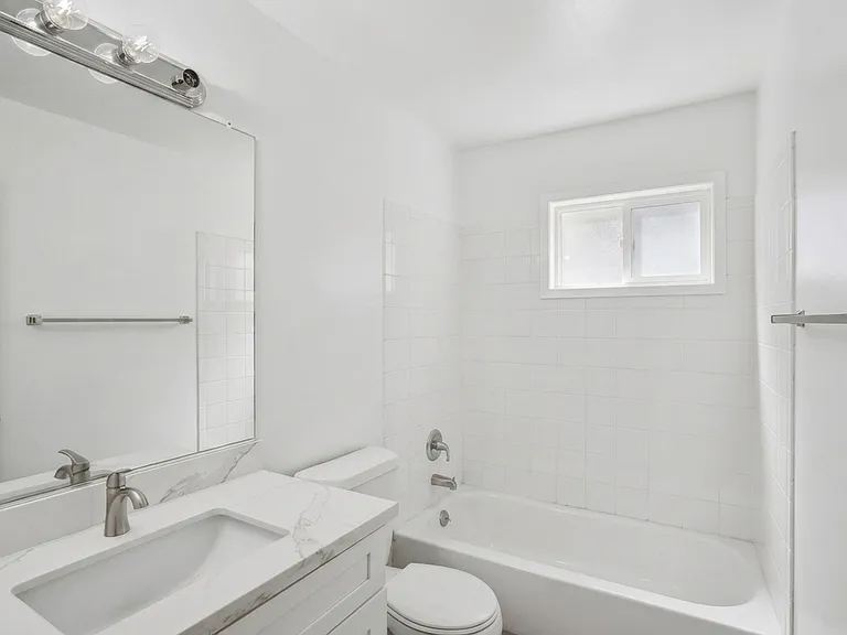 Bellflower Apartments — Photo 6