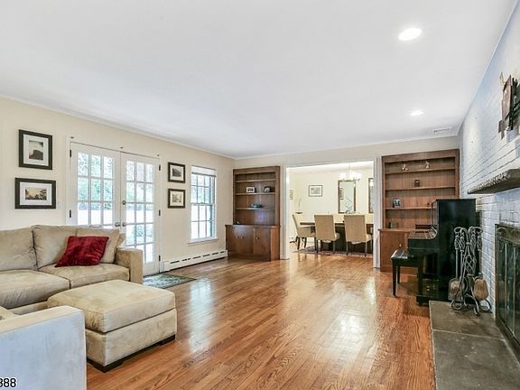 3rd image of 43 Crestwood Dr
