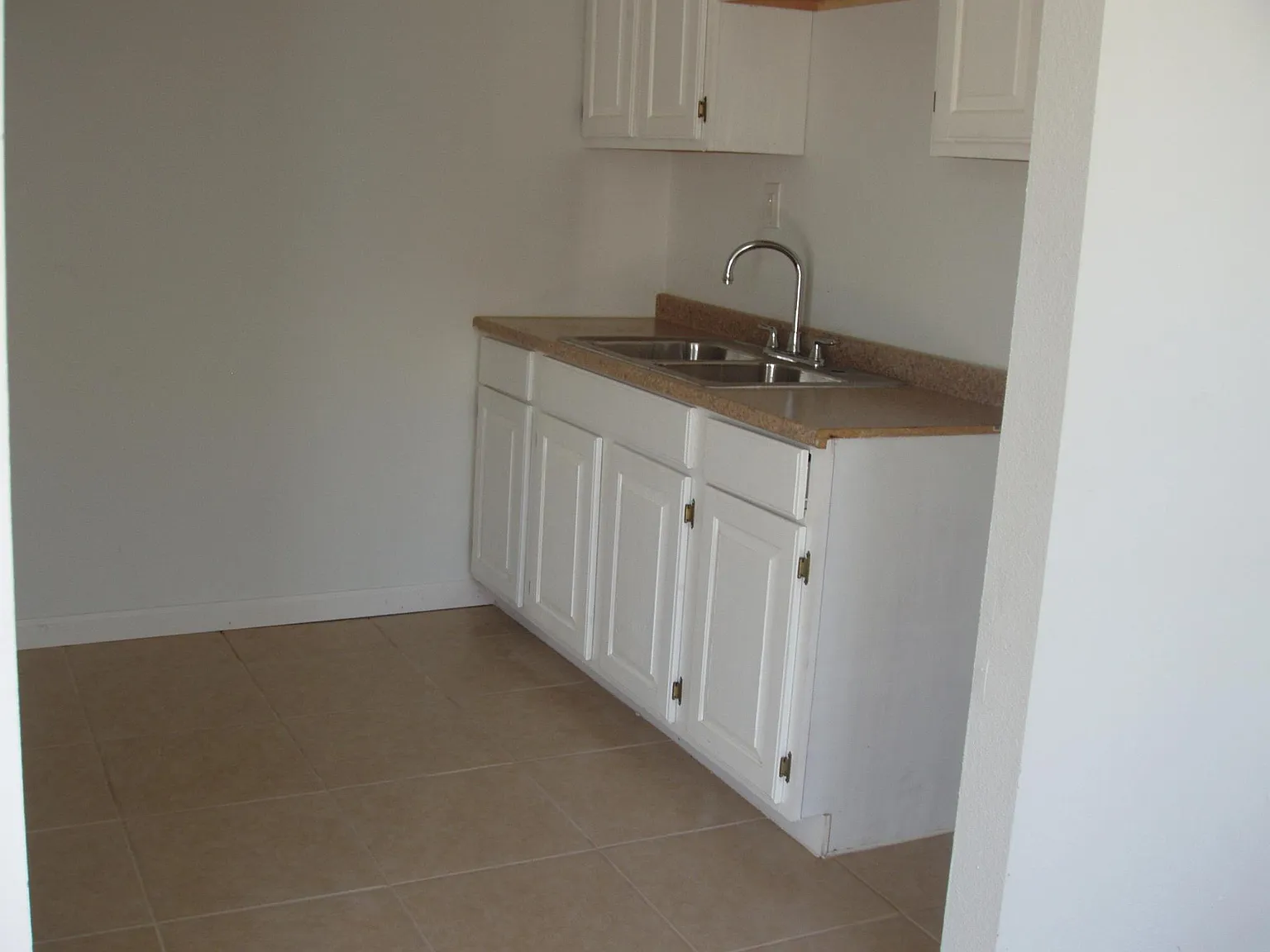 3 bed, 950 sqft, $1,150 — Photo 2