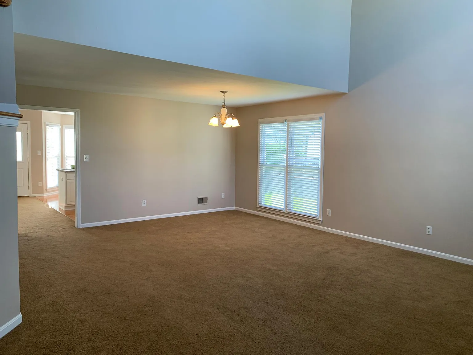 4 bed, 2.5 bath, 2485 sqft, $2,495 — Photo 3