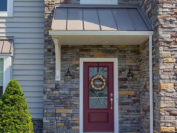 2nd image of 429 E Delp Rd